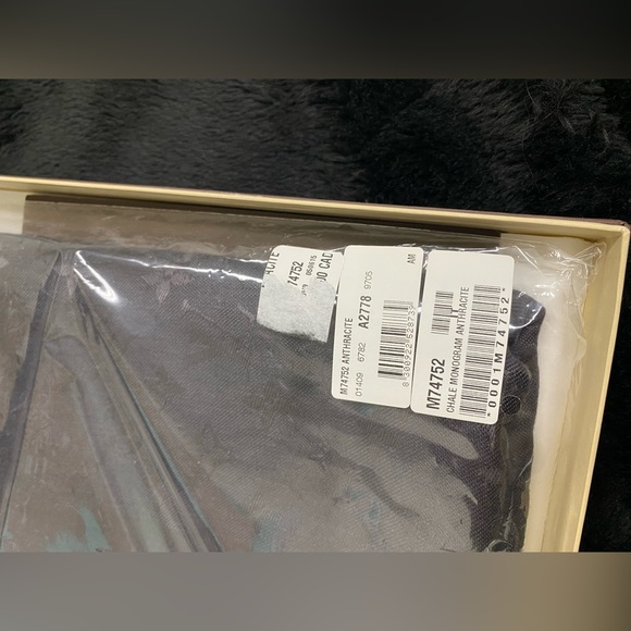 Valentino shine shawl - Picture 2 of 7